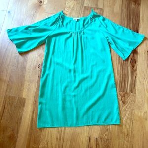 Open shoulder emerald green dress